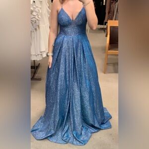 Prom dress, size 7/8, has pockets. Brand new condition.